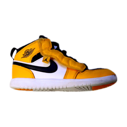 A Yellow Sneakers from Air Jordan in size 6T for neutral. (Front View)