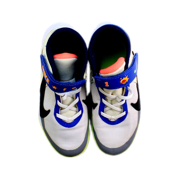 A White Sneakers from Nike in size 7Y for boy. (Back View)