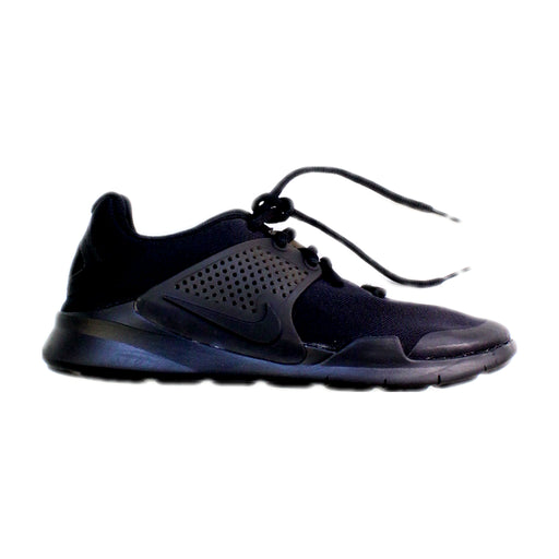 A Black Sneakers from Nike in size 12Y for boy. (Front View)