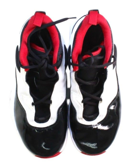 A Black Sneakers from Air Jordan in size 12Y for boy. (Back View)