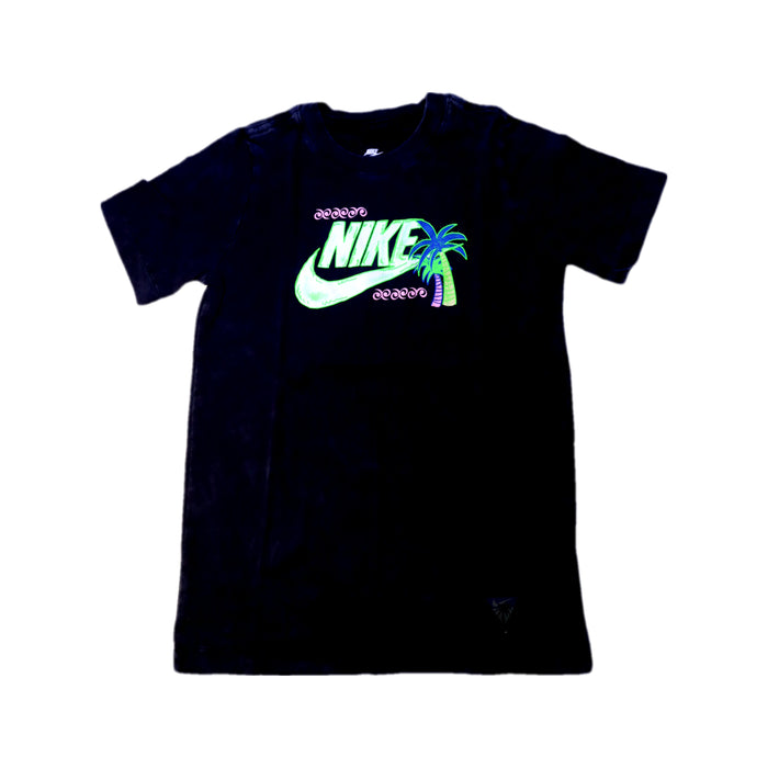 A Black Short Sleeve T Shirts from Nike in size 8Y for boy. (Front View)
