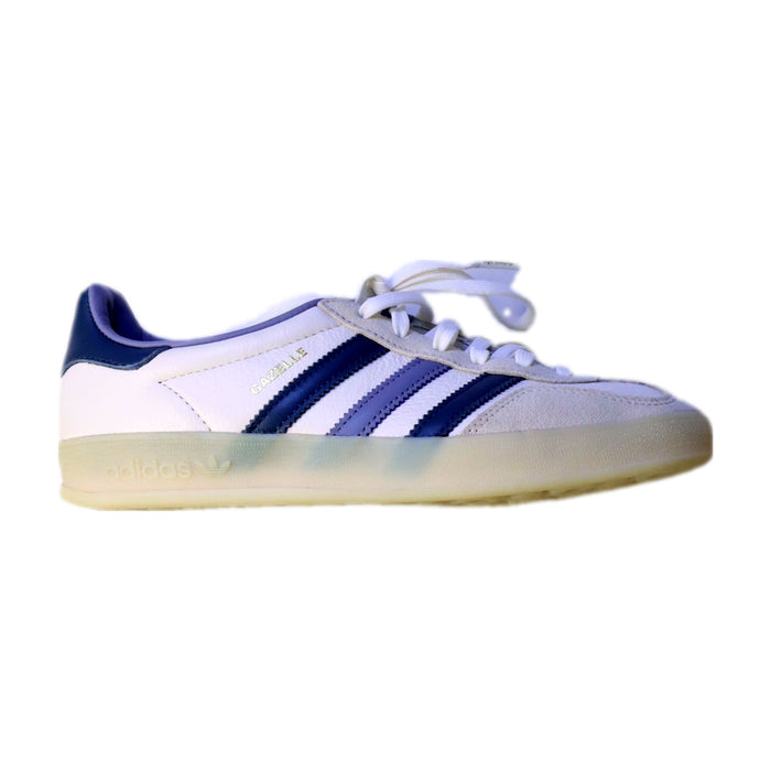 A White Sneakers from Adidas in size 11Y for neutral. (Front View)