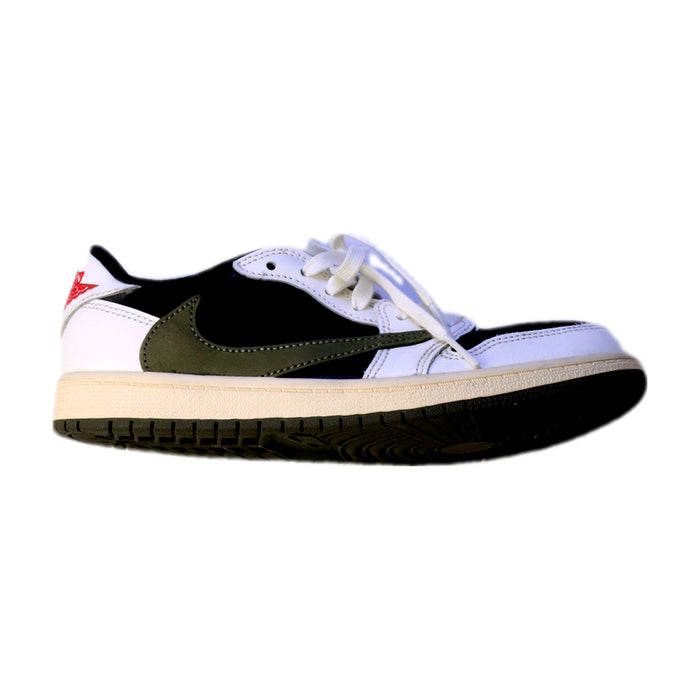 A White Sneakers from Air Jordan in size 10Y for boy. (Front View)