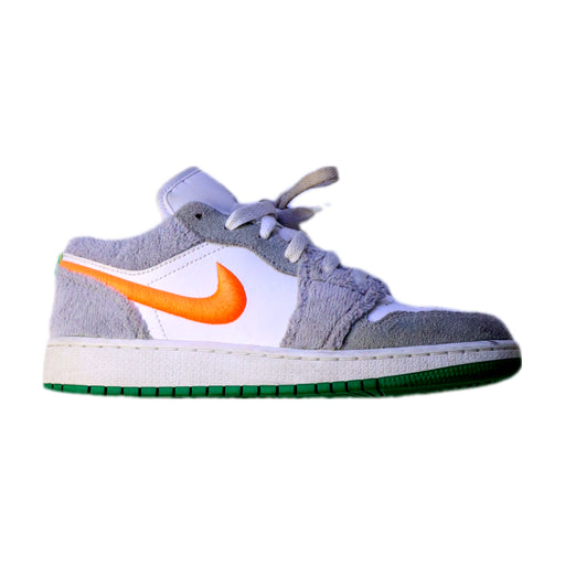 A Grey Sneakers from Air Jordan in size 10Y for neutral. (Front View)