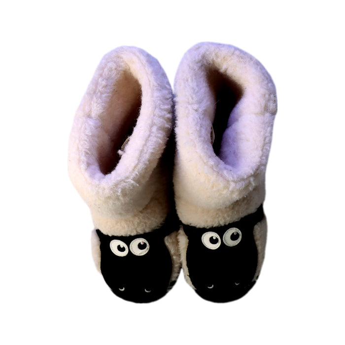 A Black Booties from EMU Australia in size 5T for neutral. (Back View)