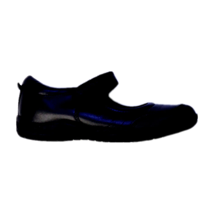A Black Flats from Geox in size 5T for girl. (Front View)
