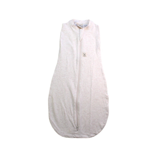 A Ivory Sleepsacs from ErgoPouch in size 0-3M for neutral. (Front View)
