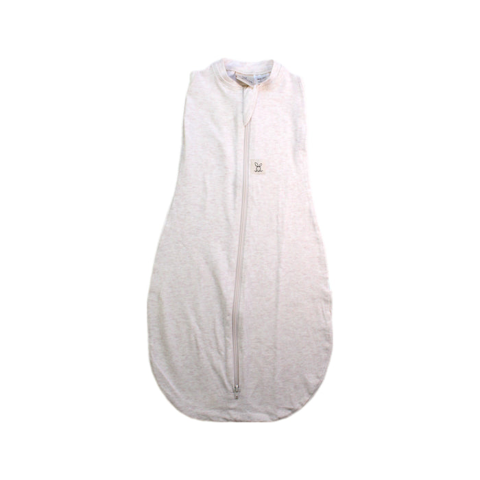 A Ivory Sleepsacs from ErgoPouch in size 0-3M for neutral. (Front View)