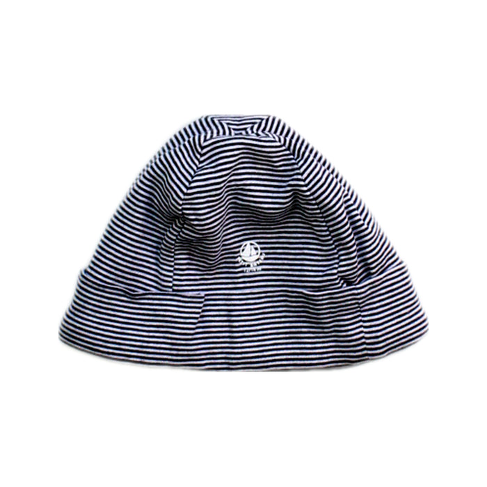 A Black Beanies from Petit Bateau in size 12-18M for boy. (Front View)