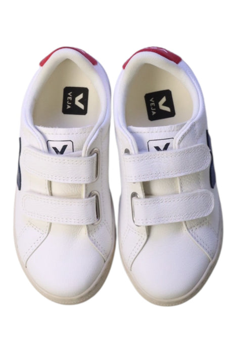 A White Sneakers from Veja in size 5T for neutral. (Back View)