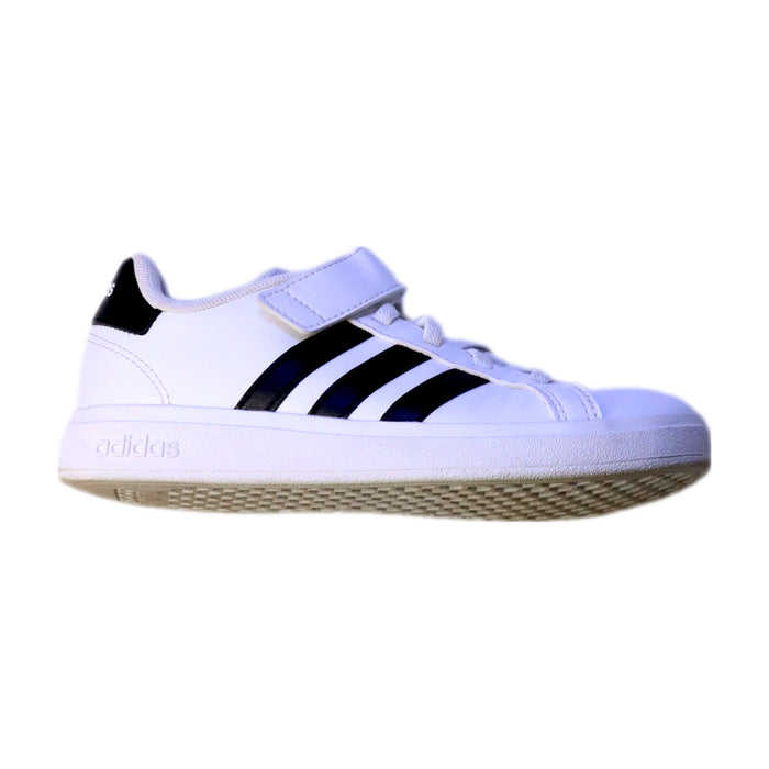 A White Sneakers from Adidas in size 7Y for neutral. (Front View)