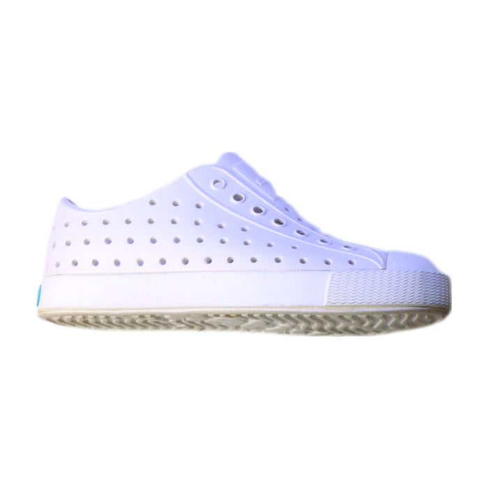 A White Aqua Shoes from Native Shoes in size 7Y for neutral. (Front View)