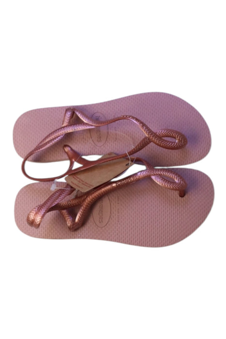 A Pink Flip Flops from Havaianas in size 12Y for girl. (Front View)