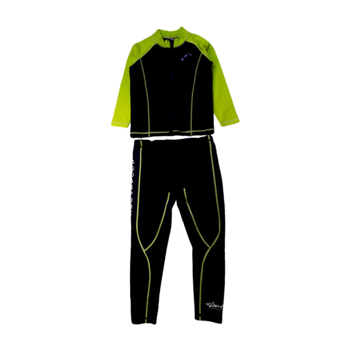 A Green Wetsuits from Aquasport in size 6T for boy. (Front View)