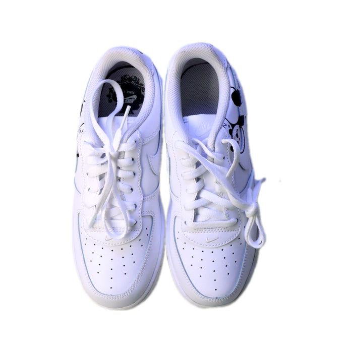 A White Sneakers from Nike in size 9Y for neutral. (Back View)