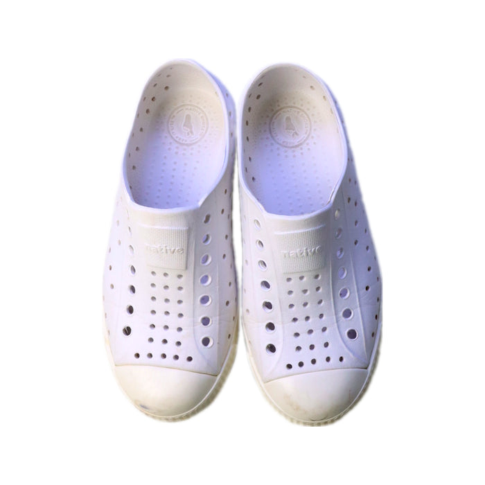 A White Aqua Shoes from Native Shoes in size 6T for neutral. (Back View)