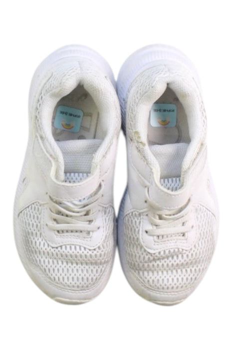 A White Sneakers from ASICS in size 6T for neutral. (Back View)