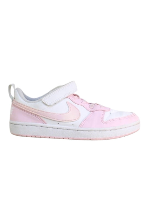 A Pink Sneakers from Nike in size 7Y for girl. (Front View)