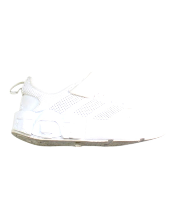 A White Sneakers from Adidas in size 7Y for boy. (Front View)