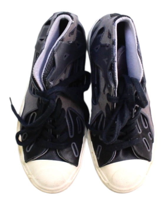 A Black Sneakers from Converse in size 10Y for neutral. (Back View)