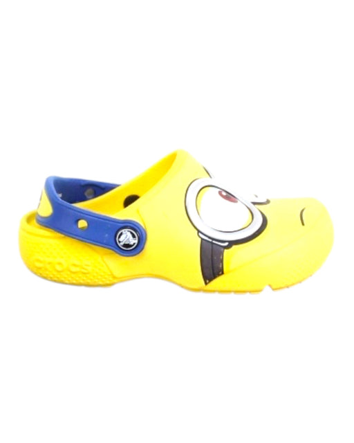 A Yellow Sandals from Crocs in size 4T for neutral. (Front View)