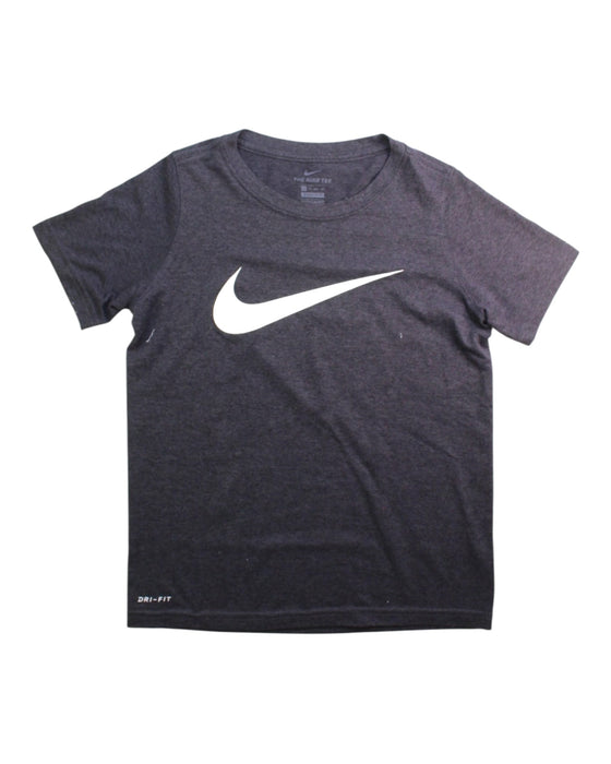 A Black Short Sleeve T Shirts from Nike in size 7Y for neutral. (Front View)