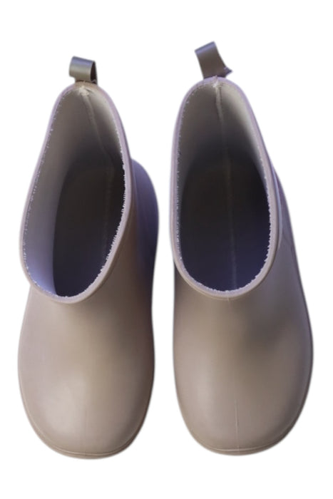 A Beige Rain Boots from Stample in size 18-24M for neutral. (Back View)