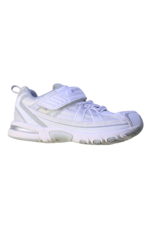 A White Sneakers from Moonstar in size 4T for boy. (Front View)