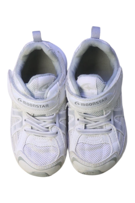 A White Sneakers from Moonstar in size 4T for boy. (Back View)