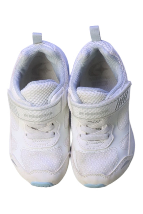A White Sneakers from Moonstar in size 3T for neutral. (Back View)