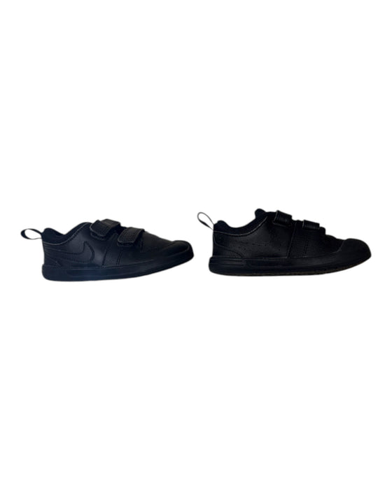 A Black Sneakers from Nike in size 3T for boy. (Back View)