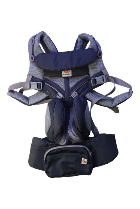 A Navy Baby Carriers from Ergobaby in size O/S for neutral. (Front View)