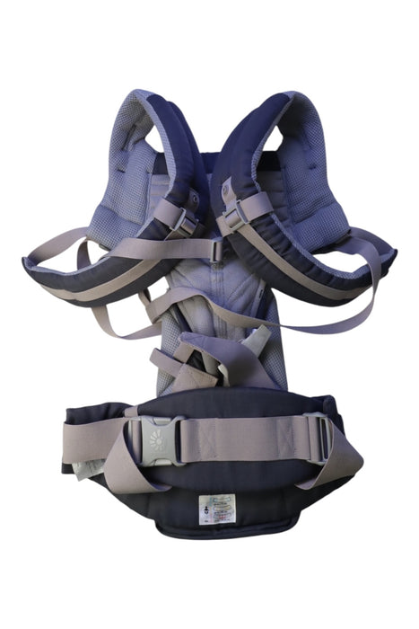 A Navy Baby Carriers from Ergobaby in size O/S for neutral. (Back View)