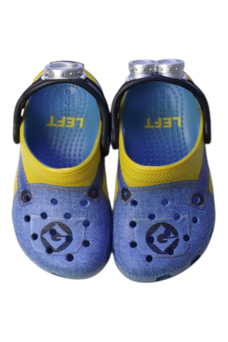 A Purple Sandals from Crocs in size 3T for boy. (Back View)