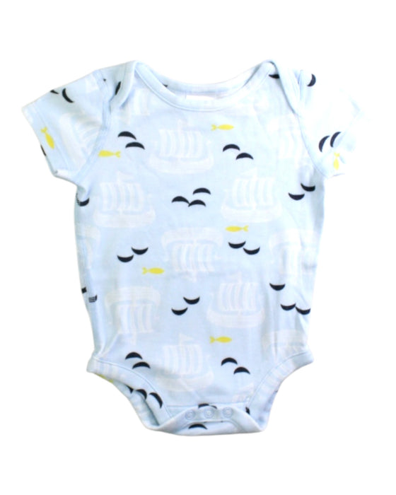 A White Short Sleeve Bodysuits from Hanna Andersson in size 3-6M for boy. (Front View)