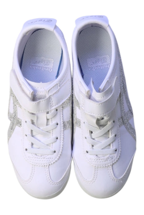 A White Sneakers from Onitsuka Tiger in size 6T for girl. (Back View)