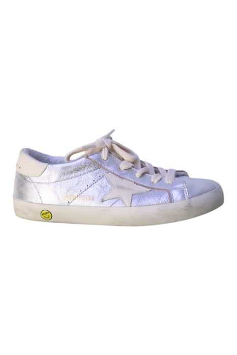 A Silver Sneakers from Golden Goose in size 7Y for girl. (Front View)