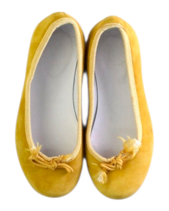 A Yellow Flats from Pepa London in size 5T for girl. (Back View)
