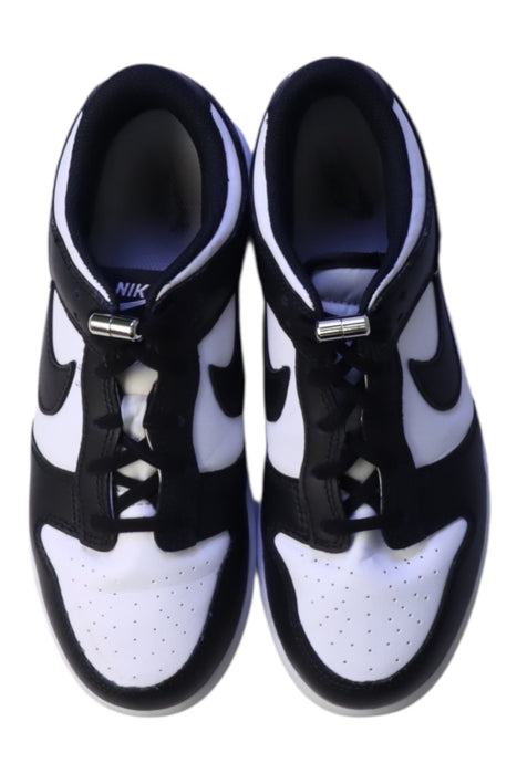 A Black Sneakers from Nike in size 10Y for boy. (Back View)