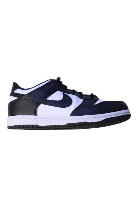 A Black Sneakers from Nike in size 6T for boy. (Front View)