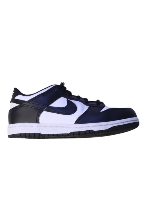 A Black Sneakers from Nike in size 6T for boy. (Front View)