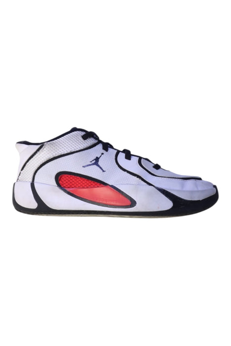 A White Sneakers from Air Jordan in size 10Y for boy. (Front View)