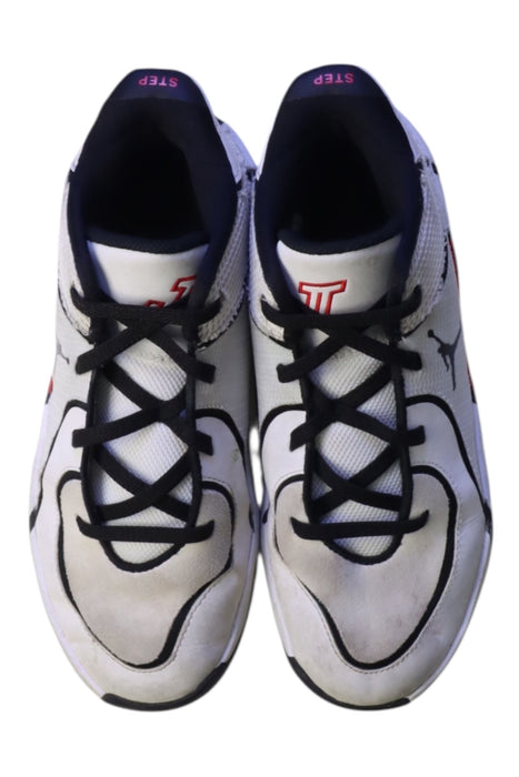 A White Sneakers from Air Jordan in size 10Y for boy. (Back View)