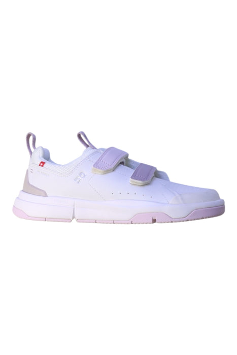 A White Sneakers from On in size 9Y for girl. (Front View)