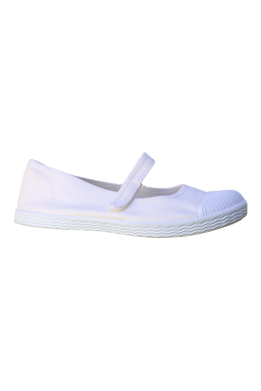A White Flats from Jacadi in size 10Y for girl. (Front View)