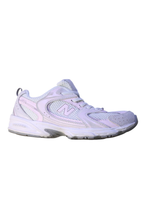 A White Sneakers from New Balance in size 10Y for girl. (Front View)