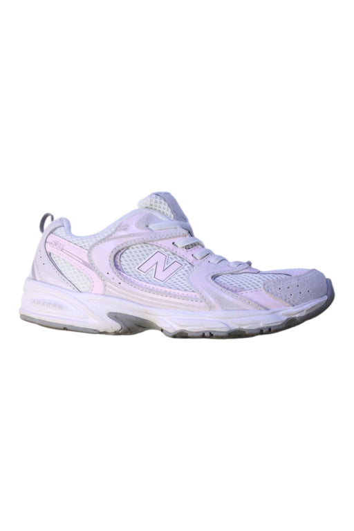 A White Sneakers from New Balance in size 10Y for girl. (Front View)