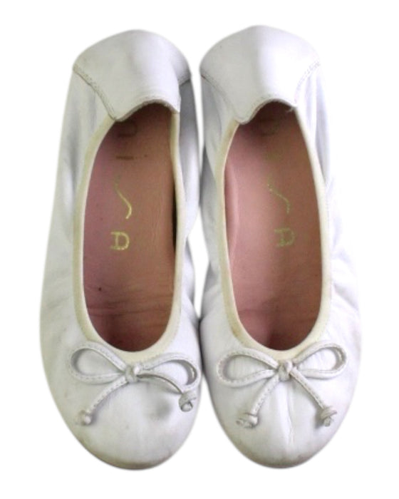 A White Flats from Unisa in size 7Y for girl. (Back View)