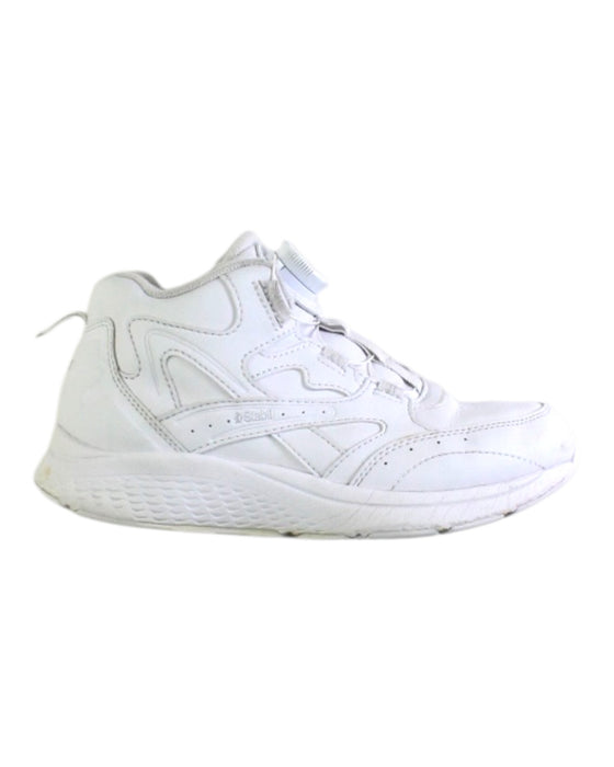 A White Sneakers from Dr. Kong in size 7Y for boy. (Front View)