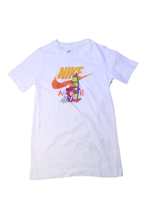 A White Short Sleeve T Shirts from Nike in size 8Y for girl. (Front View)